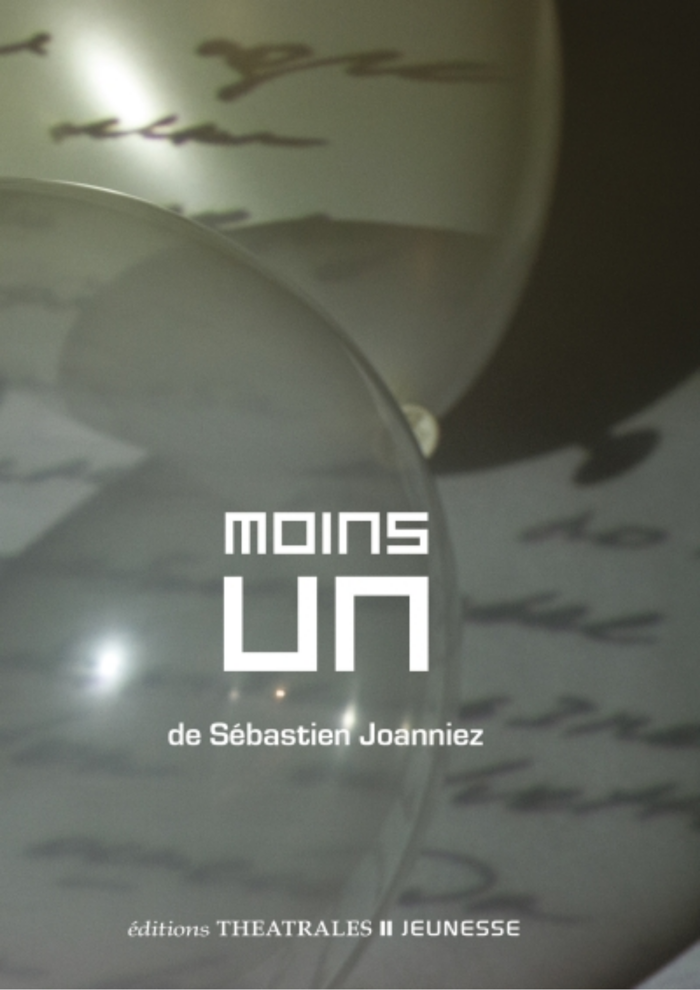 Moins un